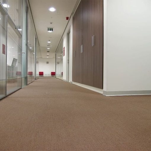 Medárd barna irodai padlószőnyeg 4 m széles