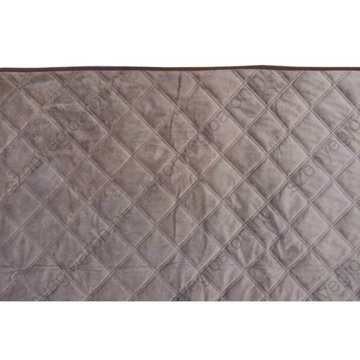 Karo Barna Ágytakaró