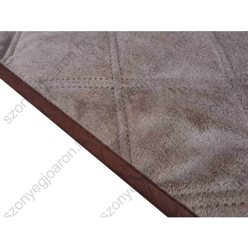 Karo Barna Ágytakaró