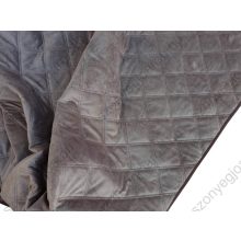 Karo Barna Ágytakaró